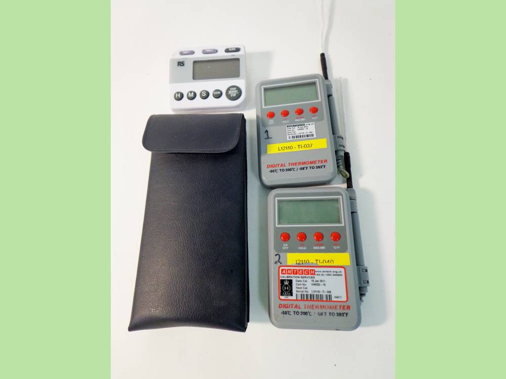 DIGITAL -50C to 200C laboratory thermometers (2 off) and RS Pro Digital Desktop Timer.